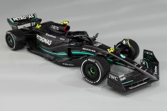mercedes-2023-ladeado